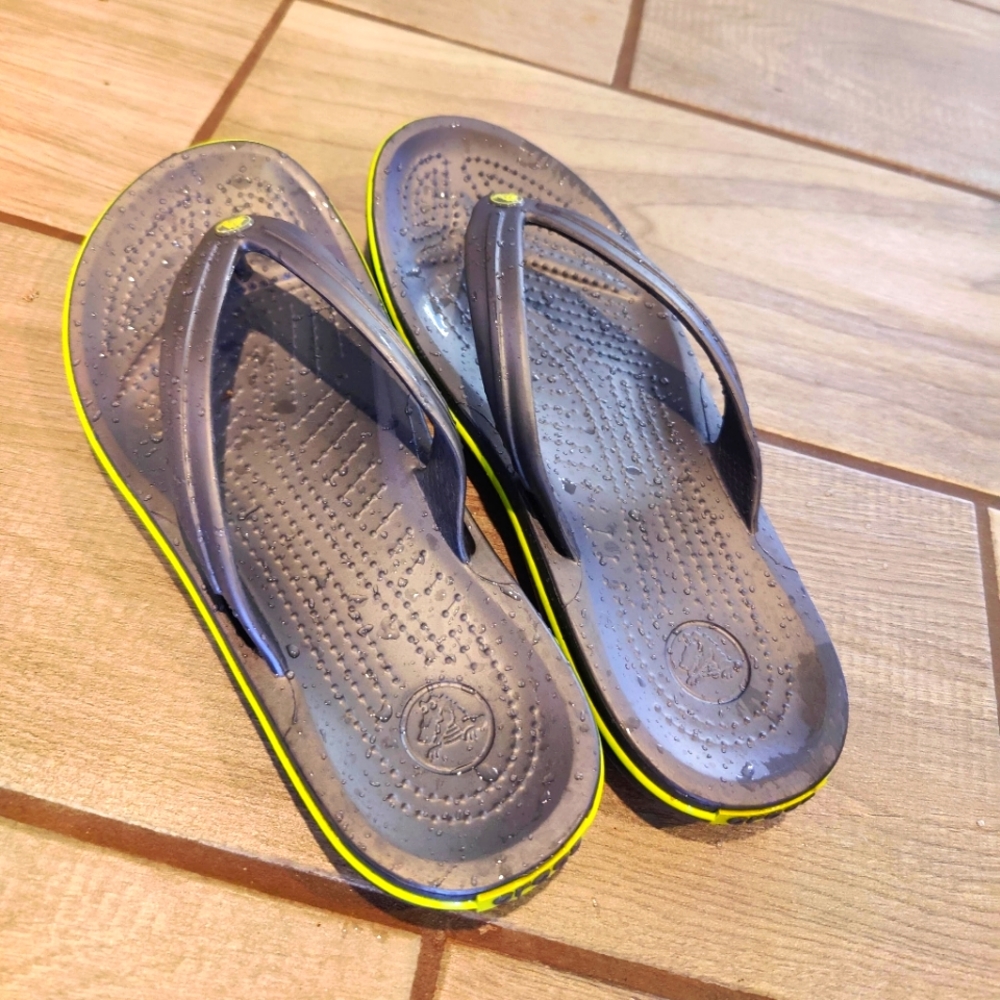 Croc flip flops-new